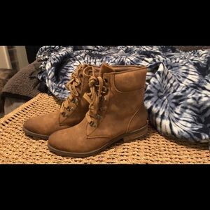 Women’s Roxy boots, size 9